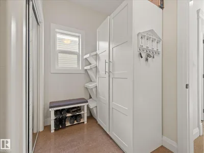6002 46 AV photo 21