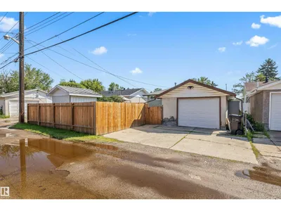 10534 163 ST NW photo 32
