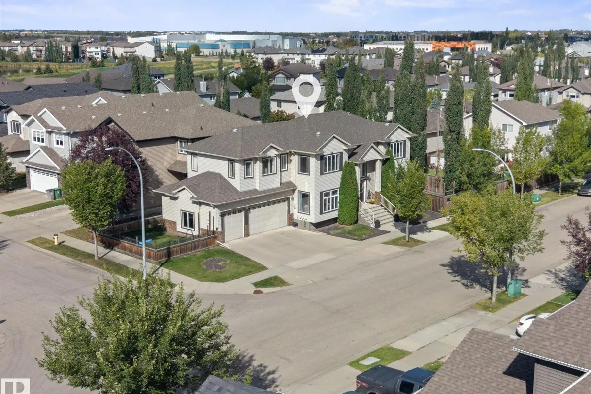 6002 46 AV exterior