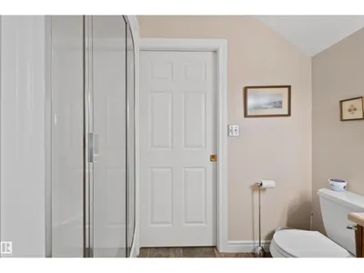14640 88 AV NW photo 38