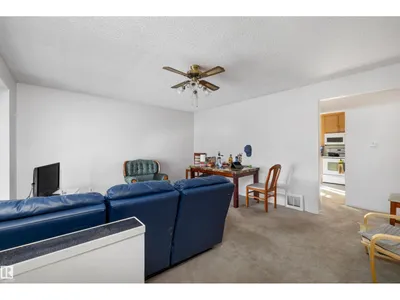 10746 151 ST NW photo 4