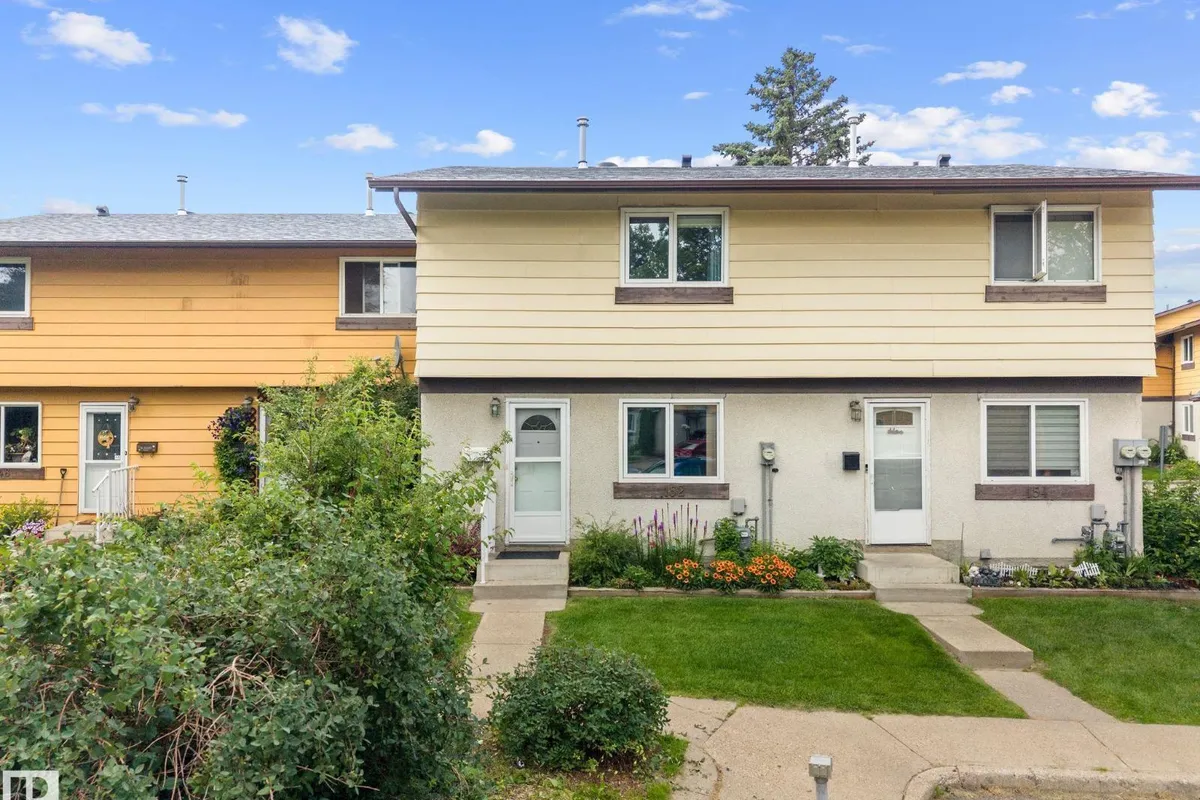 152 WOODSTOCK NW exterior