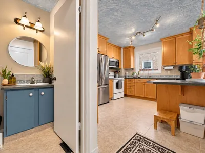 4709 26 AV NW photo 18