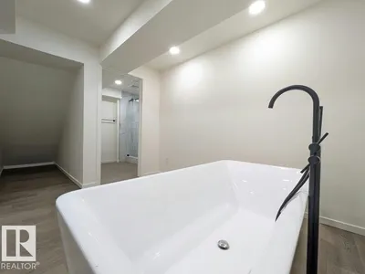10672 153 AV NW photo 38
