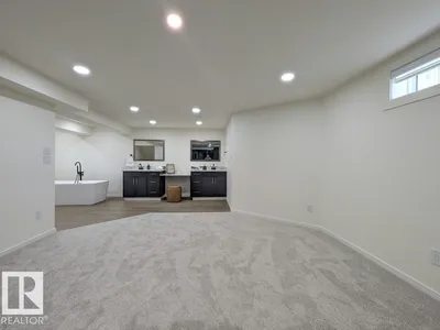 10672 153 AV NW photo 34