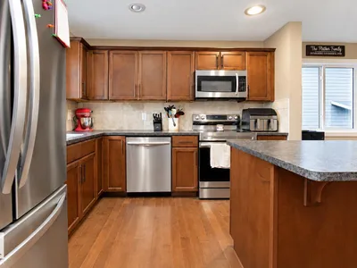 1316 29 AV NW photo 10