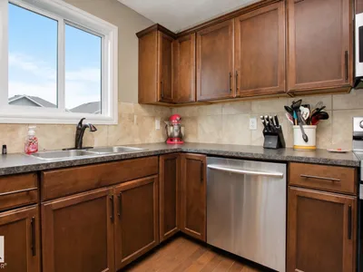 1316 29 AV NW photo 12
