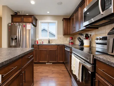 1316 29 AV NW photo 13