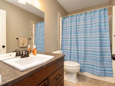 1316 29 AV NW photo 16
