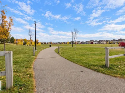 1316 29 AV NW photo 22
