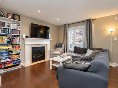 1316 29 AV NW photo 4