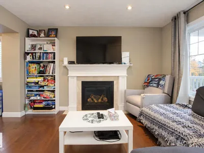 1316 29 AV NW photo 5