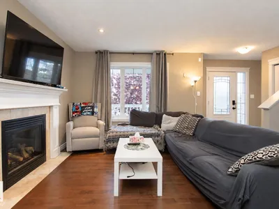 1316 29 AV NW photo 6