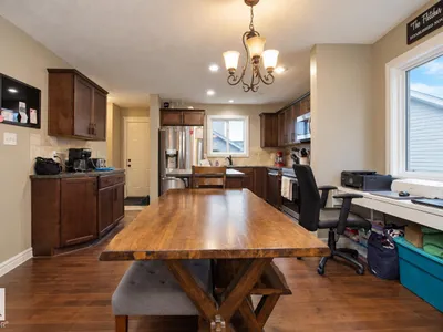 1316 29 AV NW photo 8