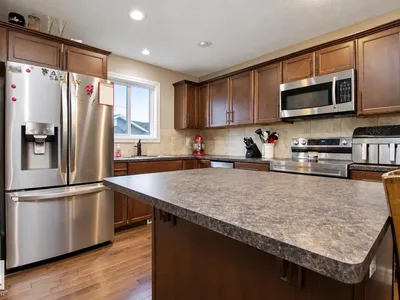 1316 29 AV NW photo 9