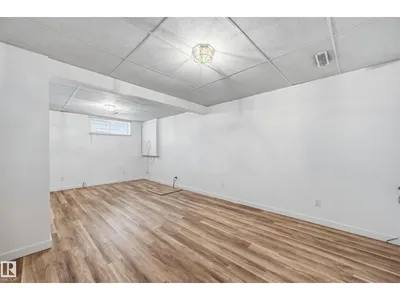 #19 10 GRANGE DR photo 36