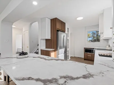 8671 76 ST NW photo 6