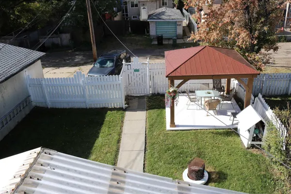 11624 82 ST NW photo 3