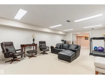7 QUESNELL CR NW photo 39