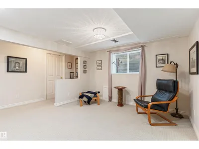 7 QUESNELL CR NW photo 36