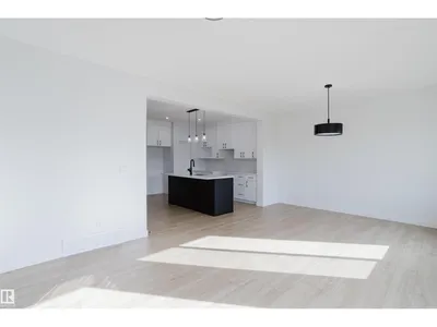 6215 29 AV SW photo 27