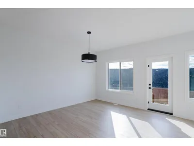 6215 29 AV SW photo 21