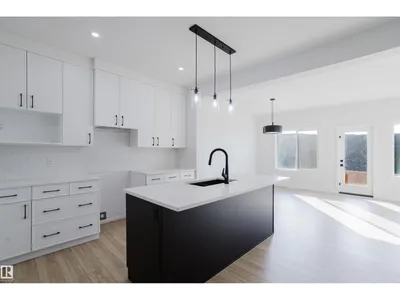 6215 29 AV SW photo 12