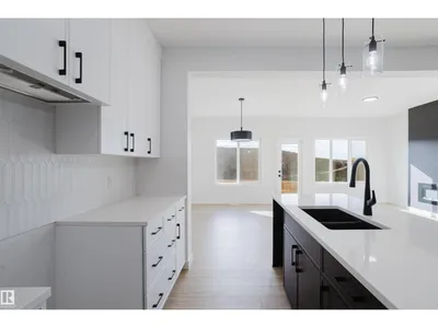 6215 29 AV SW photo 17