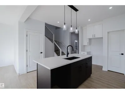 6215 29 AV SW photo 20