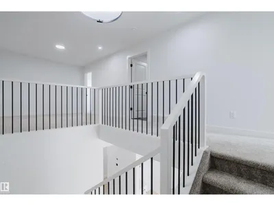 6215 29 AV SW photo 31