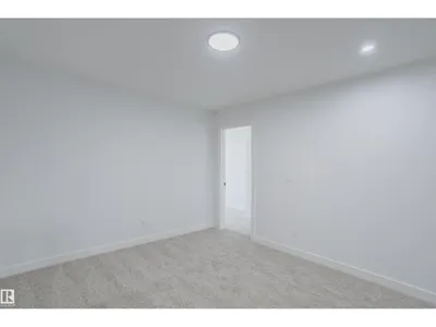 6215 29 AV SW photo 33
