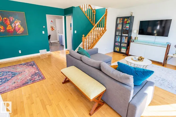 7019 189 ST NW photo 3