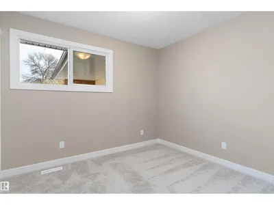 1 LARSON AV photo 23
