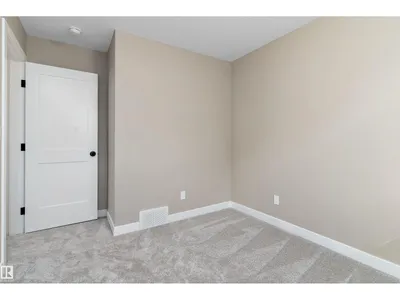1 LARSON AV photo 26