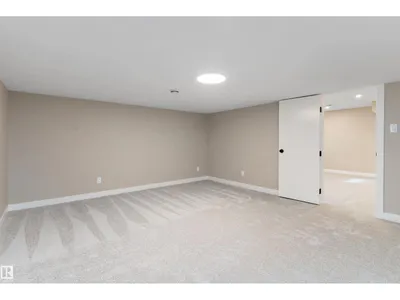 1 LARSON AV photo 33