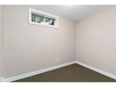 1 LARSON AV photo 40