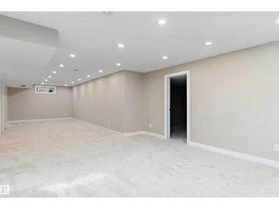 1 LARSON AV photo 35
