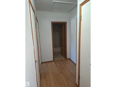 9504 63 AV NW NW photo 12