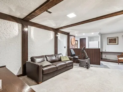 60 QUESNELL CR NW photo 39