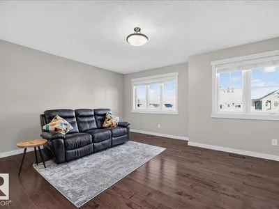 8515 19 AV SW photo 20