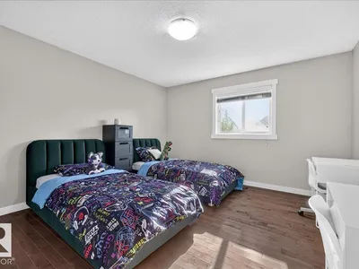 8515 19 AV SW photo 32
