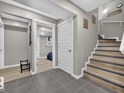 8515 19 AV SW photo 34