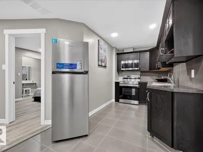 8515 19 AV SW photo 39