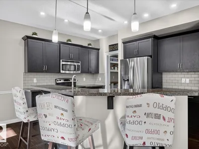 8515 19 AV SW photo 8