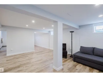 9330 162 ST NW photo 39