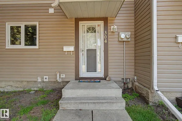 304 SPRUCE GL photo 2