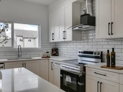 10249 92A AV NW photo 17