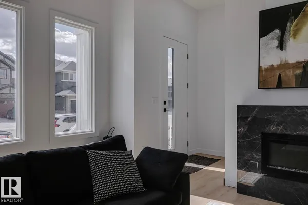 10249 92A AV NW photo 2