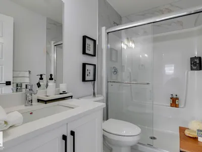 10249 92A AV NW photo 26