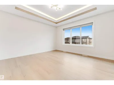 3912 39 AV photo 27